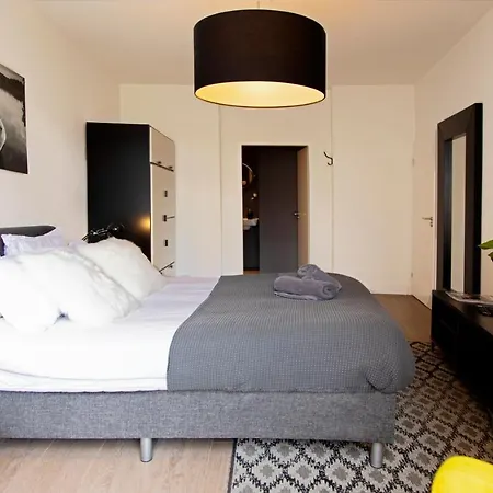 Modern Hideout Ace Location Bed & Breakfast