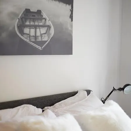 Modern Hideout Ace Location Bed & Breakfast *
