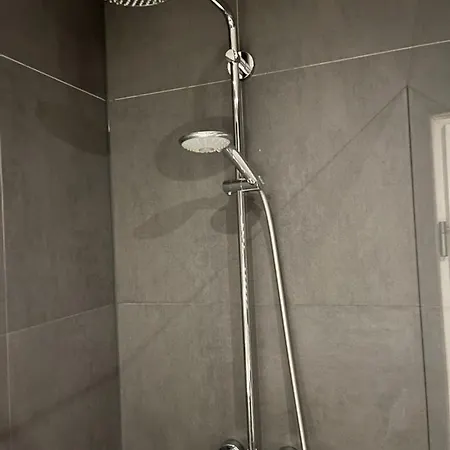 Modern Hideout Ace Location Vendégház *